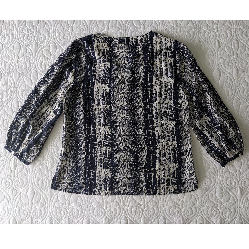 Talbots Silk Blouse w Pleat Details Dark Blue Snake Print Petite 4 - Picture 3 of 7